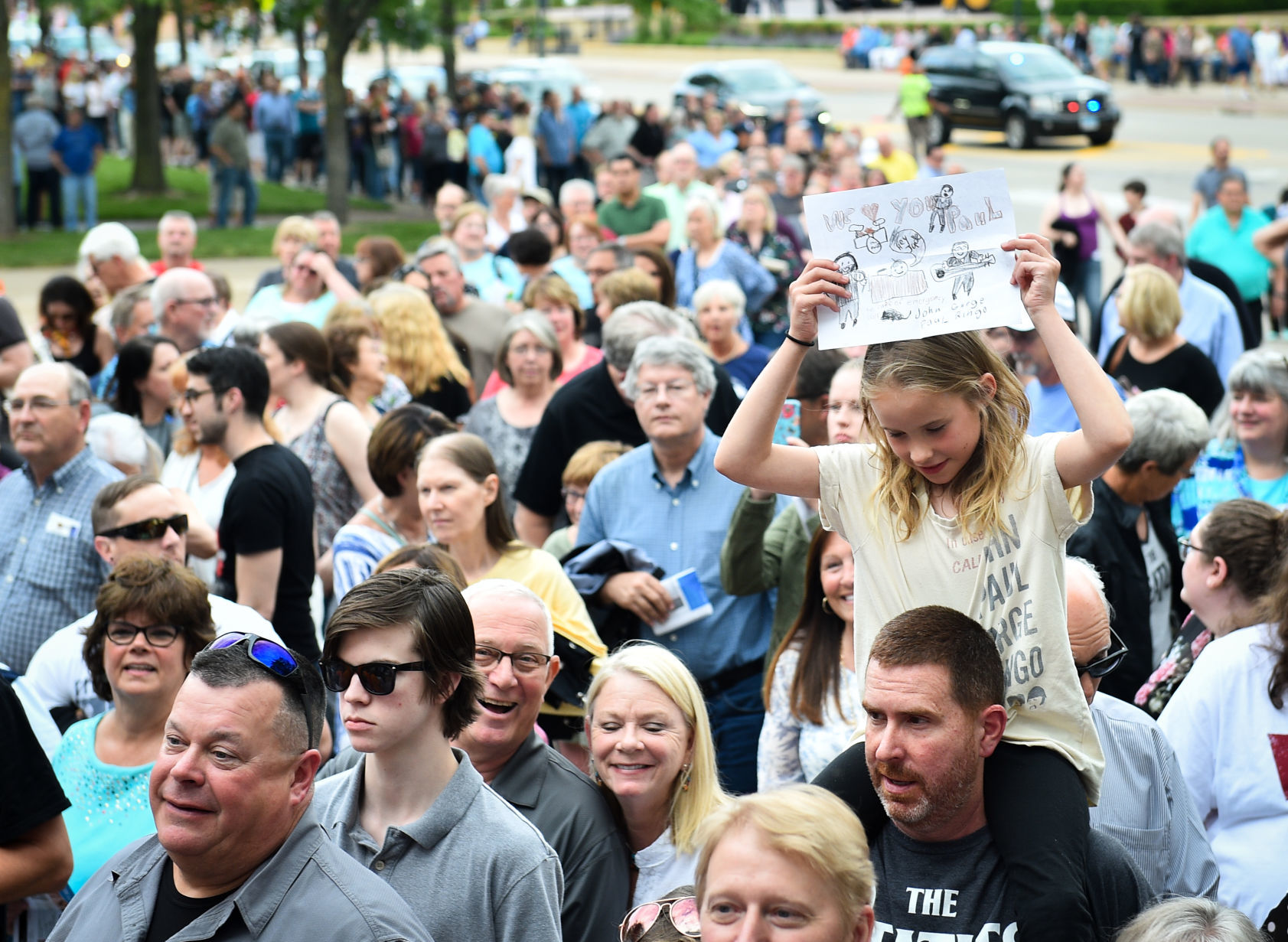 061219-McCartney-Fans-028a.jpg